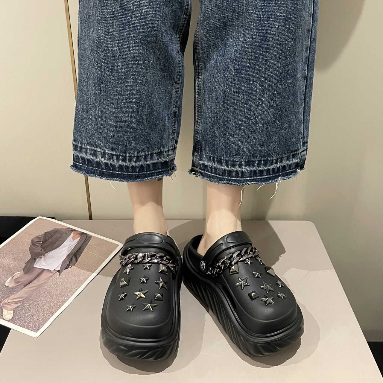 2023 Summer Street Slippers Women Fashion Clogs Thick Sole Garden Shoes Female Platform Slides Cut-out Girls Sandals With Chain