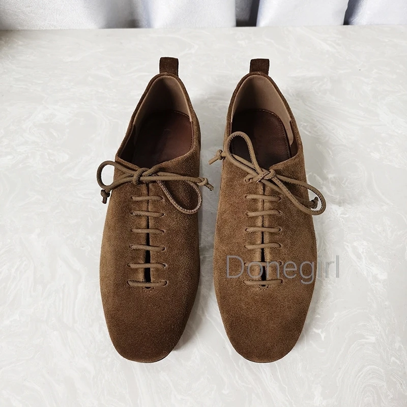 Женские кроссовки из натуральной кожи на плоской подошве