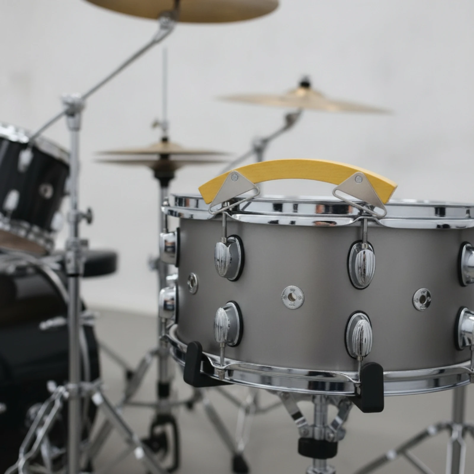 Фото Блок для крепления обода барабана Rim Click Block Arched Snare Drum Rims Riser Block, натуральный сатин, легко устанавливается, для барабанщиков, студий звукозаписи №1