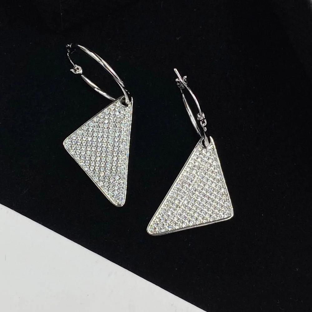 

Luxury Brand Fashion Crystal Triangle Drop Earrings Silver Color 2022 Trend New Designer Jewelry Women Accessories Ear Cuff