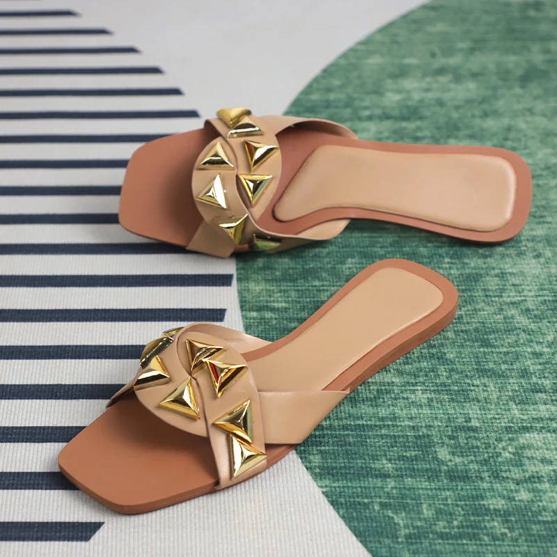 

Z Brand Design Women Flat Sandals Fashion Rivet Decoration Summer Slides Woman Light Soft Elegant Low Hees Travel Beach Shoes
