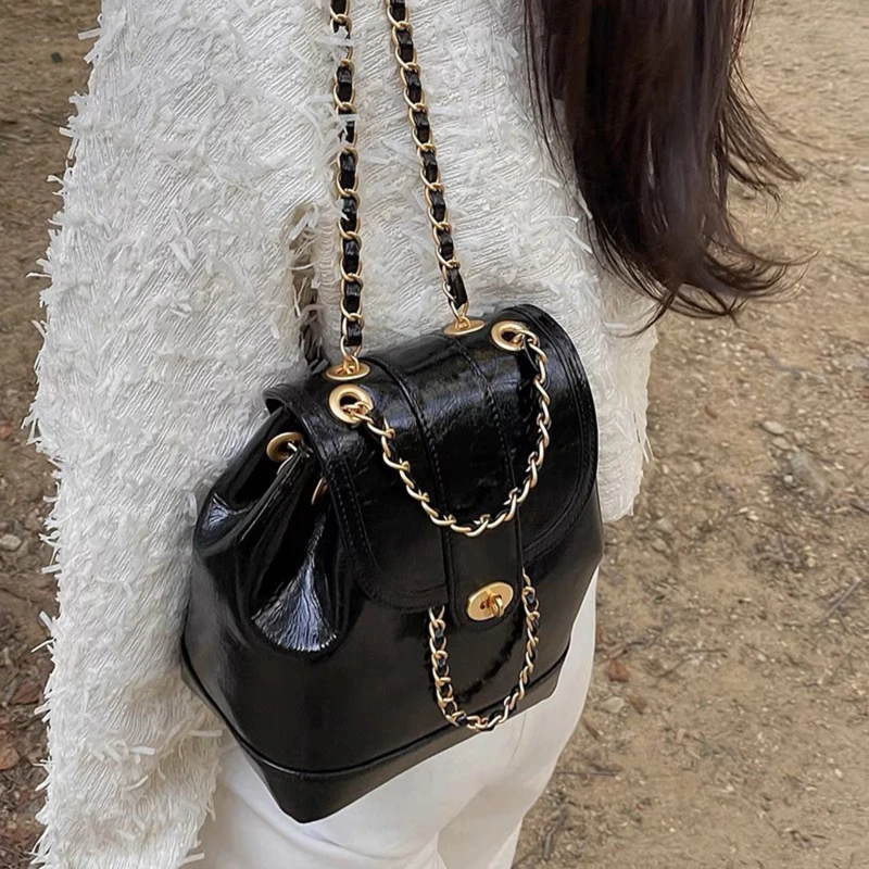 

Women Korea Autumn Winter Mini Chains Backpack Female Ins Student Oil Wax Leather Shoulder Bag Travel Bagpack Black Rucksack Sac