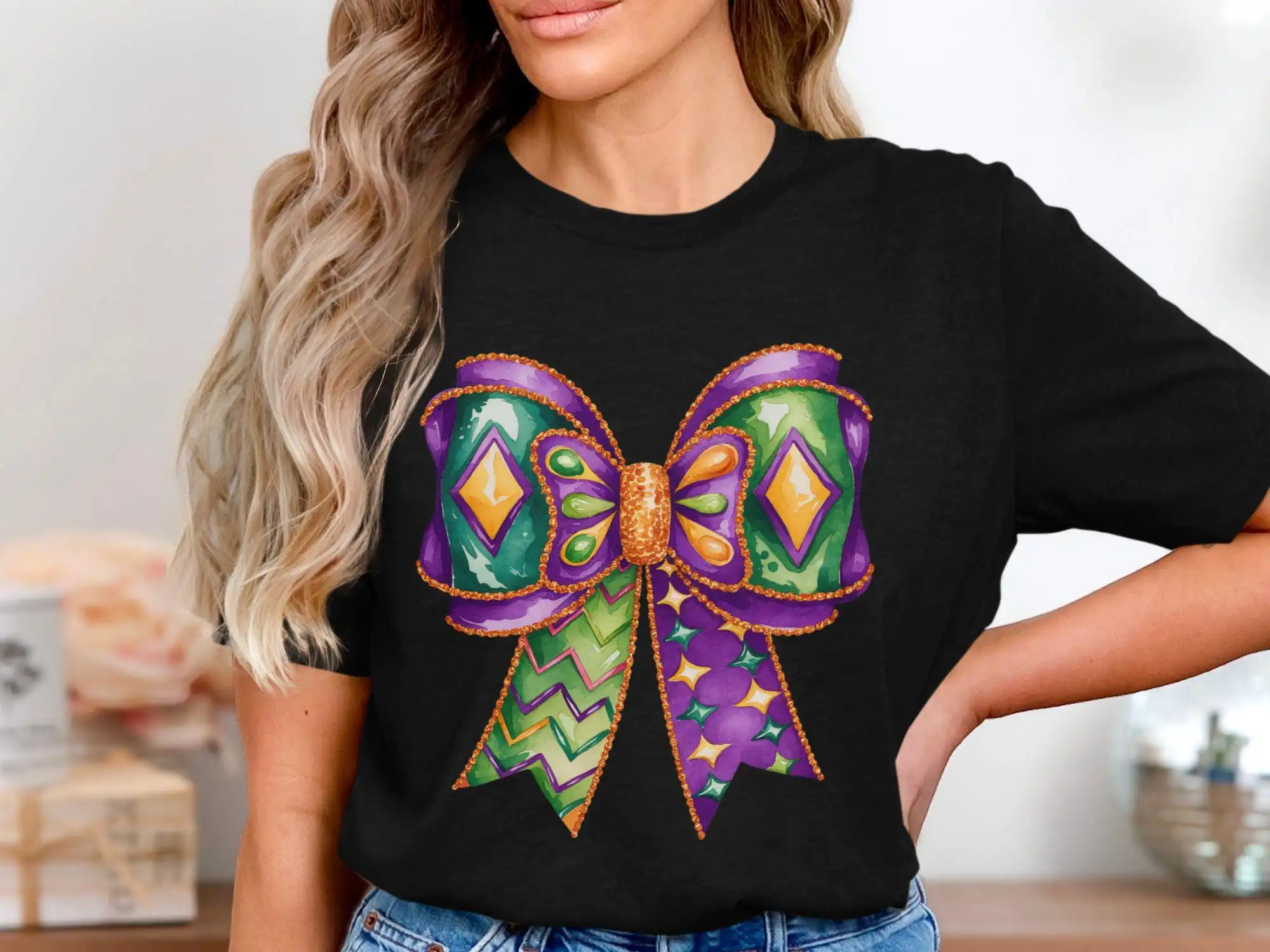 Футболка Марди Гра с красочным бантом идеально подходящая для семьи и друзей.