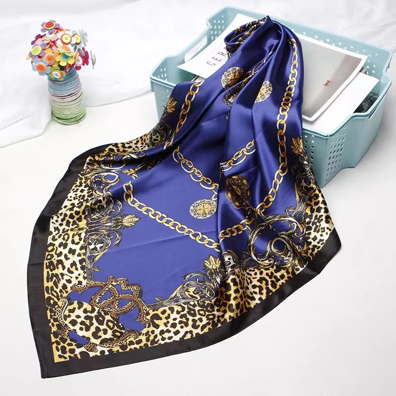 

Women Silk Scarf 90*90cm Retro Bandanna Fashion Bohemian Pattern Square Hijab Lady Wrap Headband Foulard Neck Designer Scarf