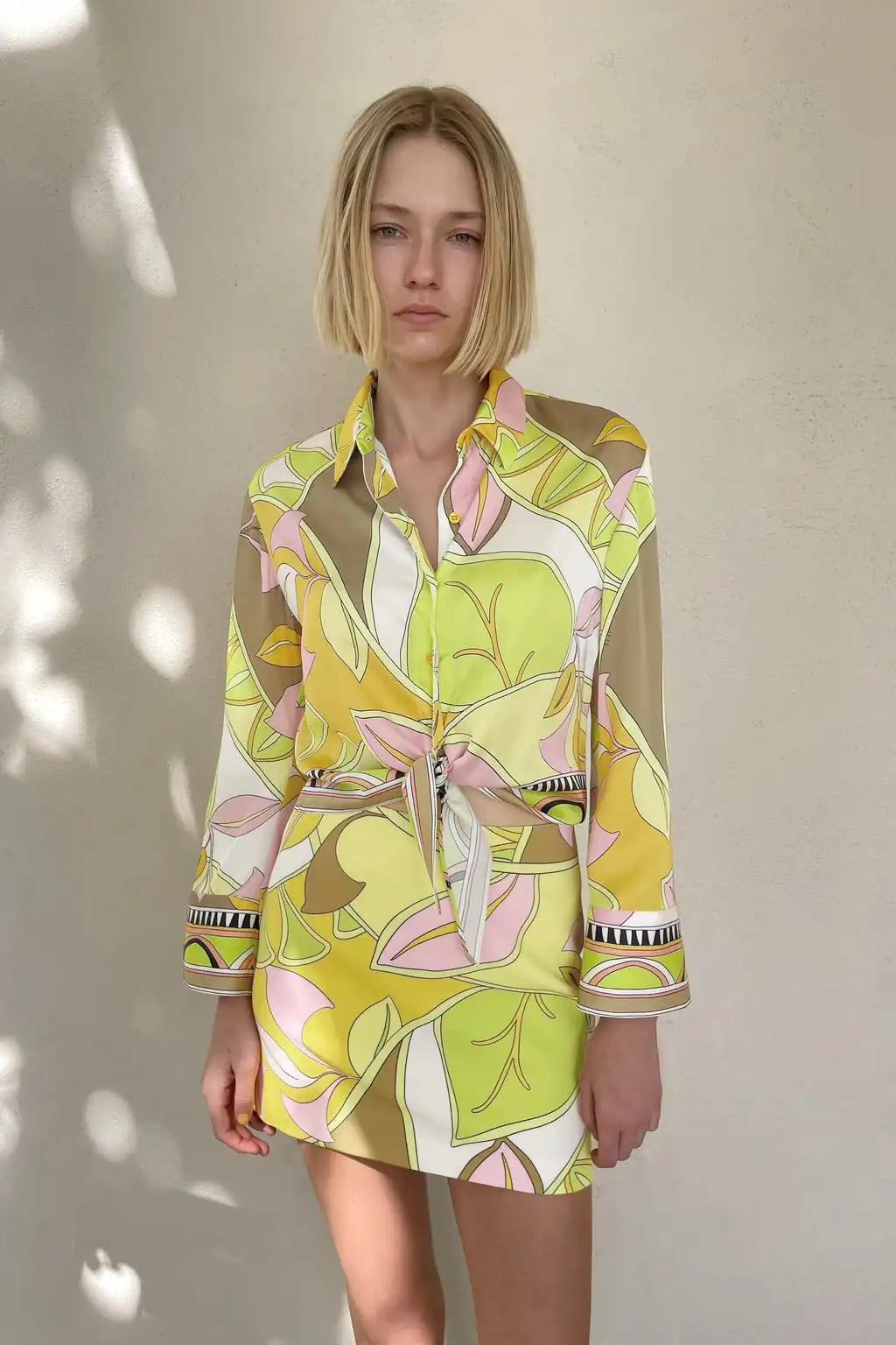 

2022SS Bohemian Smart Casual Minimalist High Waist Fashion Blouse Details
