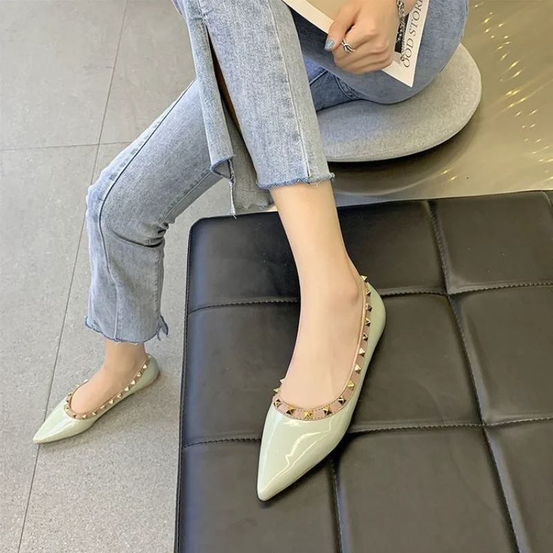 

BKQU Rivet Flat Shoes New Explosion Style Shallow Mouth Pointed Toe All-match Soft Bottom Comfortable Slip-on Slip-on Shoes