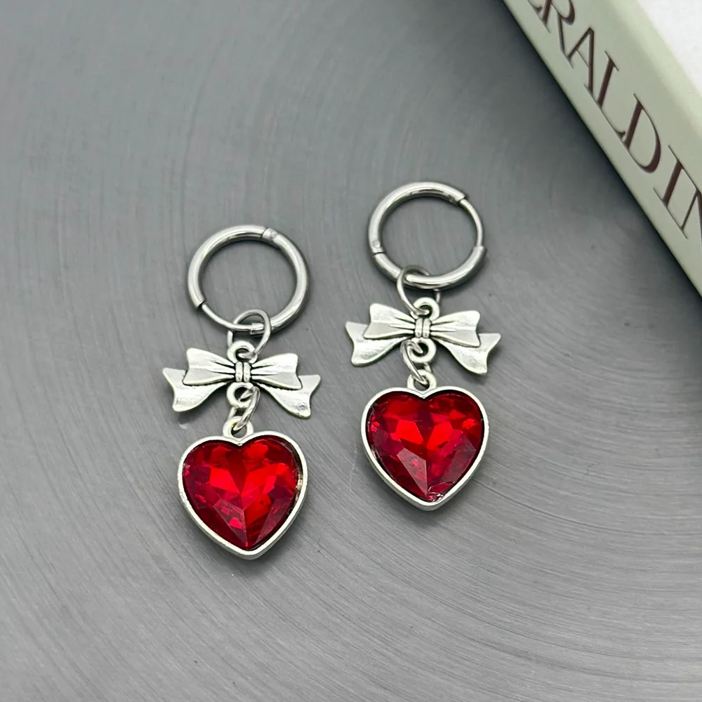 Женские висячие серьги с красным сердцем и кристаллом