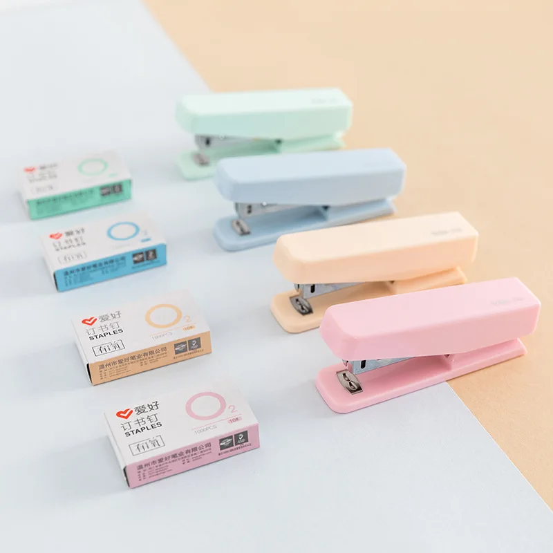 

Macaron Portable Mini Stapler Set with 1000pcs Staples 10# Office Binding Tool School Binder Teacher Gift Stationery H6146