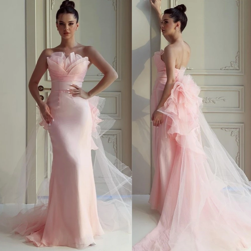 Вечернее шифоновое облегающее платье без бретелек с рюшами для помолвки длинное