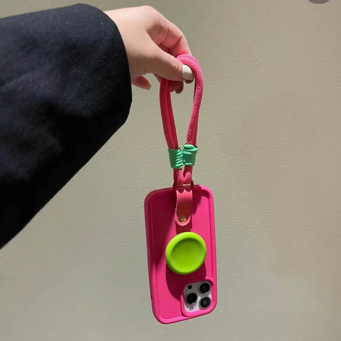 Ремешок на запястье подставка держатель для телефона силиконовый чехол Iphone 15 14 13