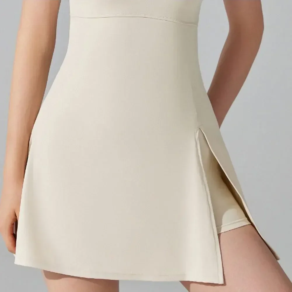 Спортивное платье с защитой от воздействия телесного цвета антибактериальное