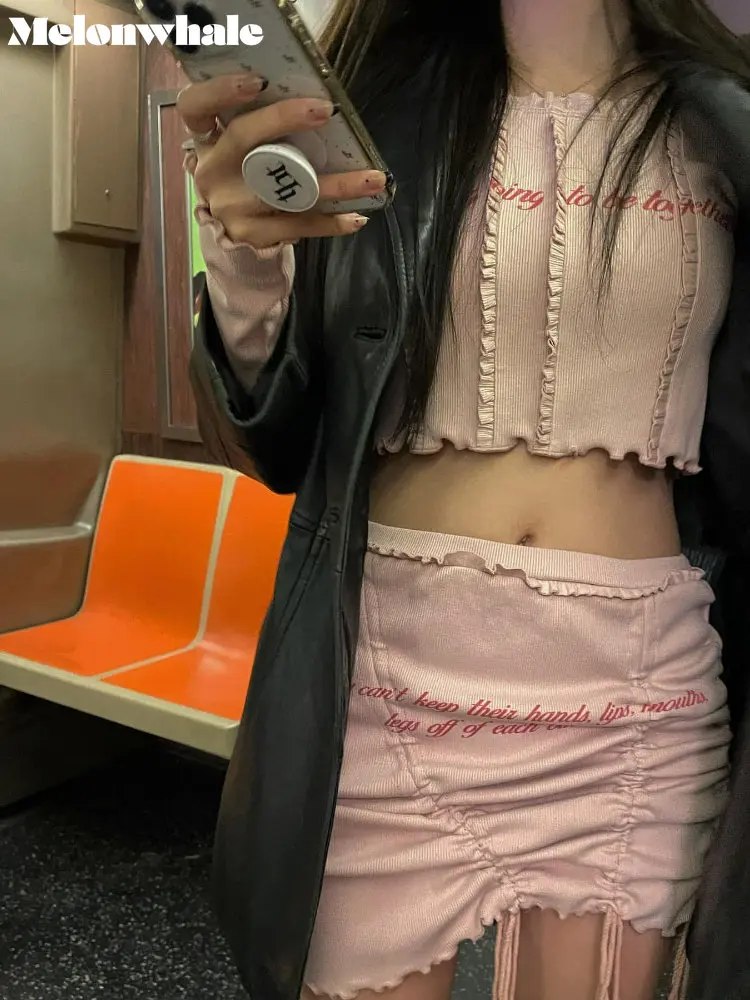 

Мини-юбка плиссированная с круглым вырезом и длинным рукавом