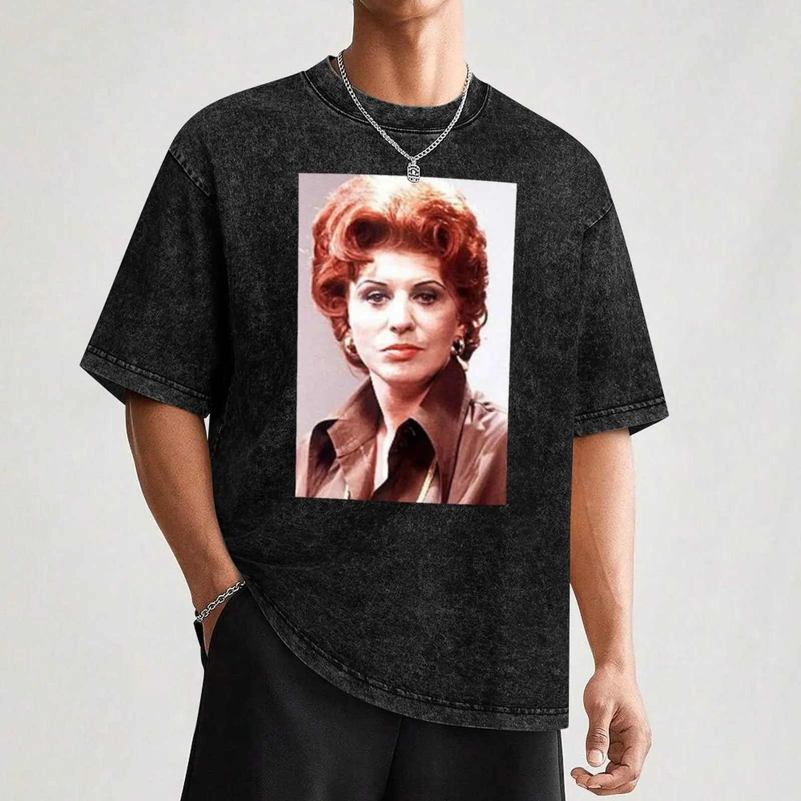 Футболка CORRIE LEGENDS: ELSIE TANNER дешевые вещи футболка с изображением животных для