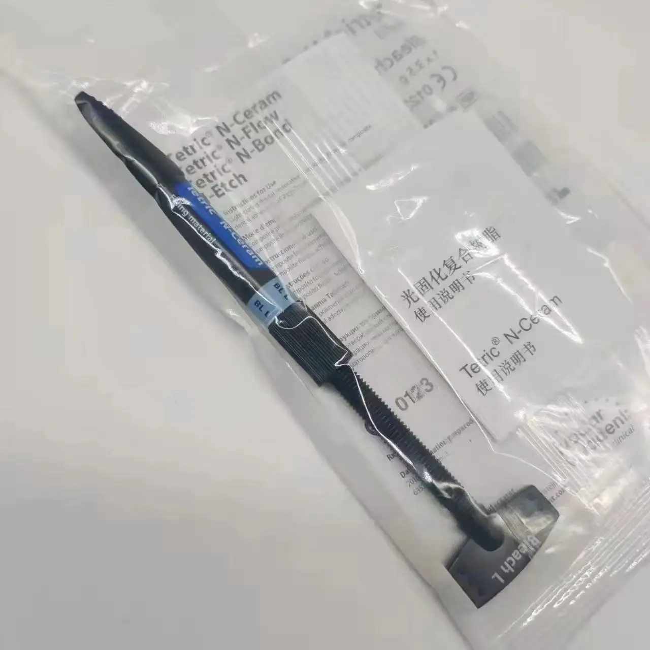 Фото ivoclar Dental Yih 1994. Nano Porcelain Resin BLL, BLM, BLXL Nano Porcelain Resin Отбеливающая и цветная маскирующая смола №2