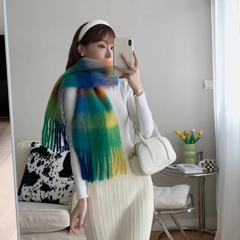 

Autumn and winter 2022 New style contrast color checkered cashmere like women's small scarf thickened and warm with small shawl