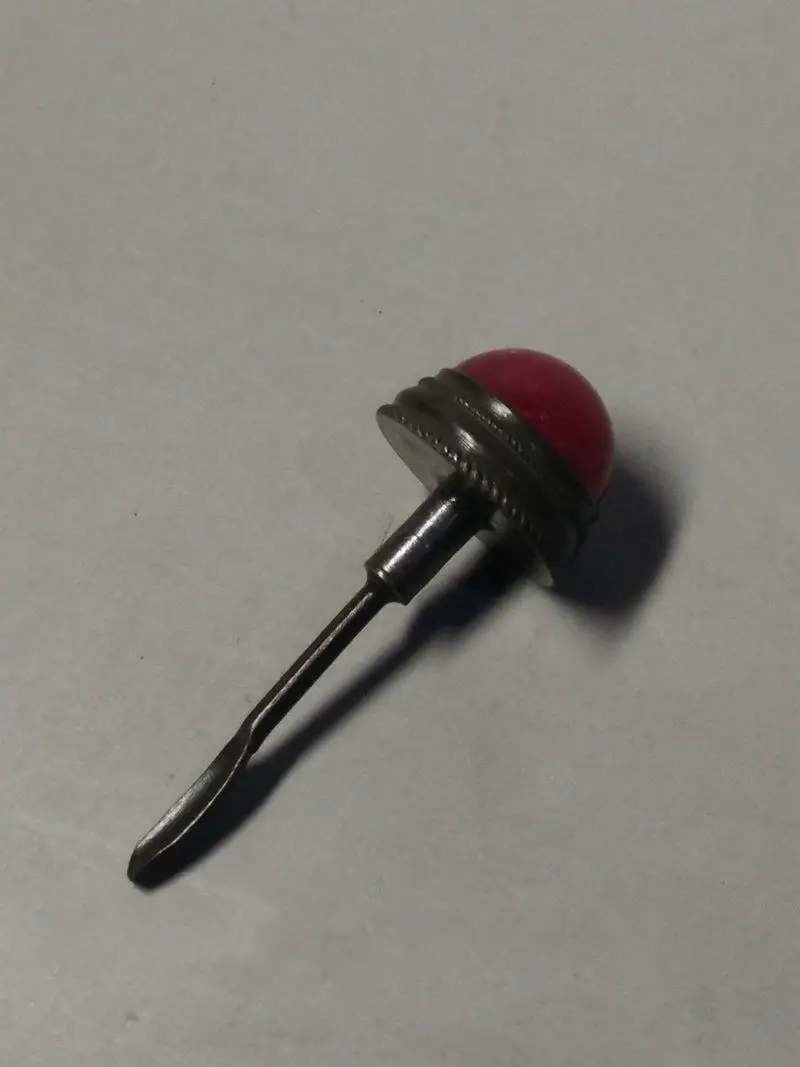 Статуэтки из красного нефрита 2 шт