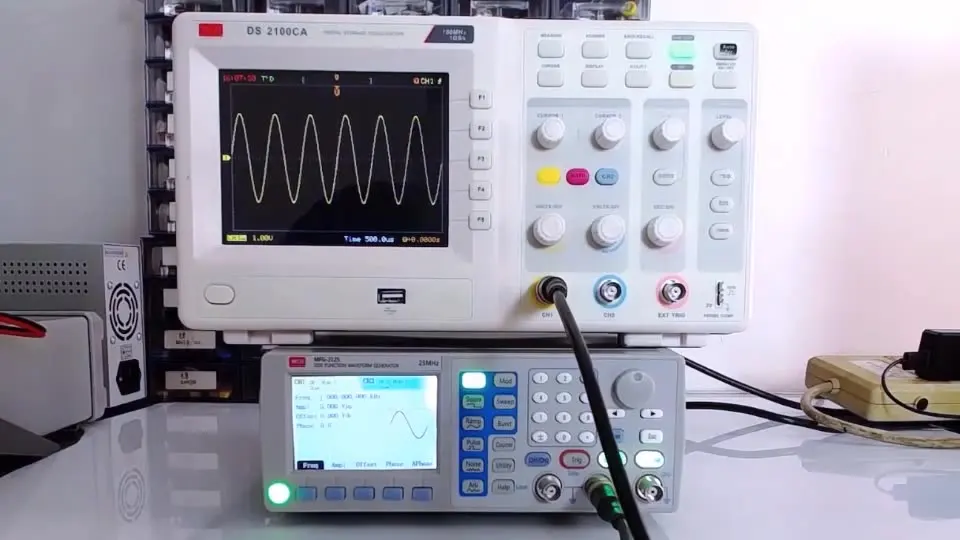

Osciloscopio MCH DS-2100CA Digital Oscilloscope USB 100MHz Bandwidth 2 Channels 1GS/s PC Storage LCD Record Length Up To 4K