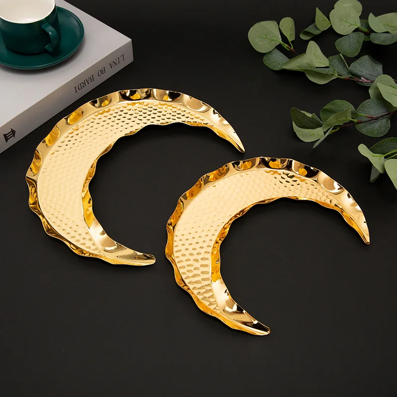 

Fruit Melon Cake Pan Plates for Food Creative Moon Shaped Dried Fruit Plate Metal Tray Kitchen Tableware Shallow Plate Ornament