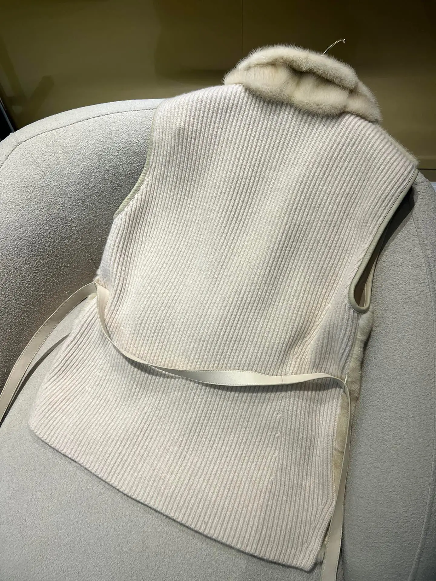 Рисунок 3 - Норковый кашемировый вязаный жилет