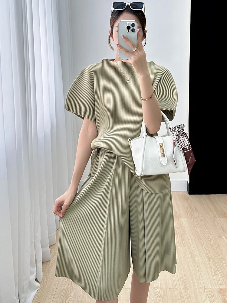 Miyake pleats summer 2023 thin Korean fashion suit women's two-piece set loose short sleeve five-point wide-leg pants set