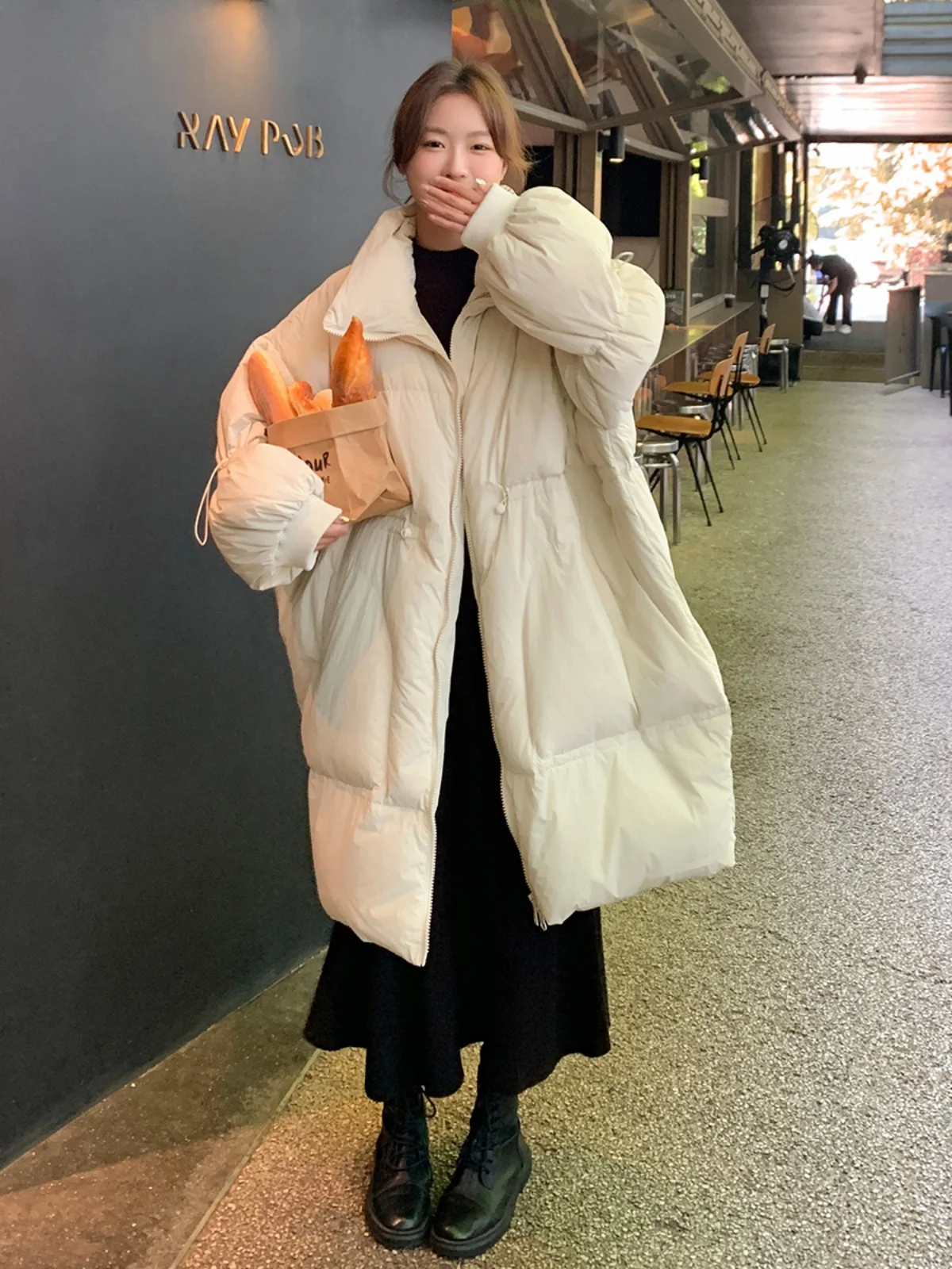 Кремово-белый пуховик с хлебом зимняя маленькая женская новая свободная