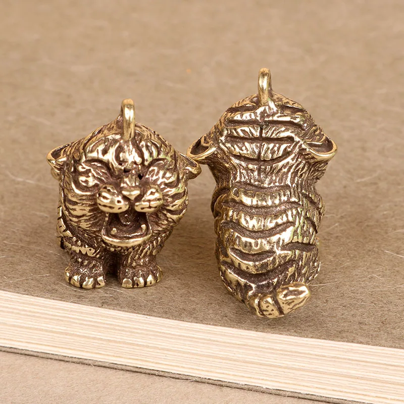 

1pc Copper Tiger Small Ornaments Retro Brass Chinese Zodiac Animal Tiger Statue Figurines Keychains Pendants Antique Home Decor