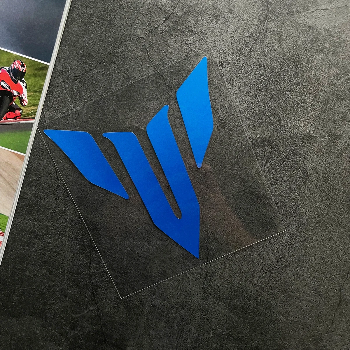 

Светоотражающая виниловая наклейка на мотоциклетный шлем, с логотипом Mt