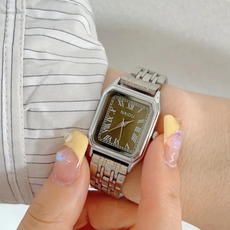 Кварцевые наручные часы