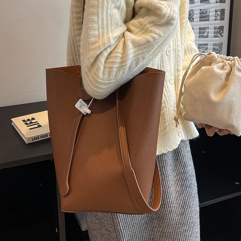 Вместительная женская сумка высокого качества новинка весны/лета 2023 трендовая