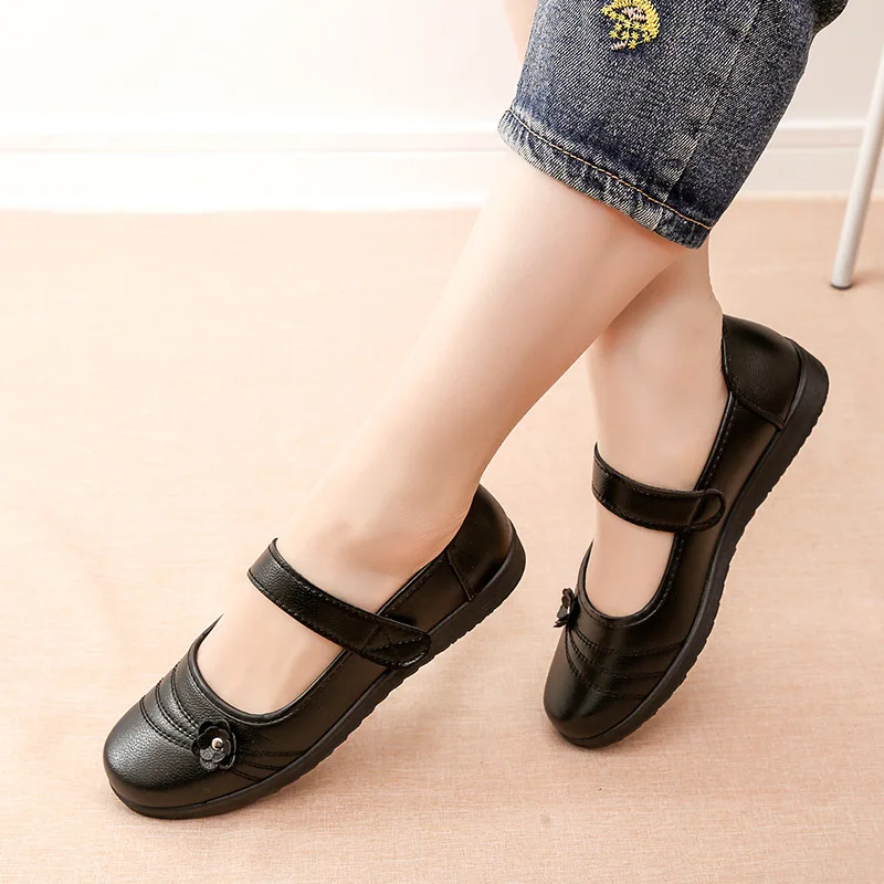 Spring Autumn Female Mary Janes Shoes Women Soft Leather Flat Shoes Female Non Slip Footwear Lightweight Mom Grandma Sandals
