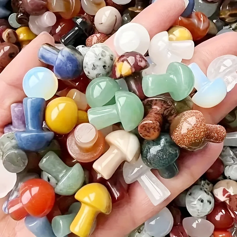 

Миниатюрные кварцевые фигурки грибов