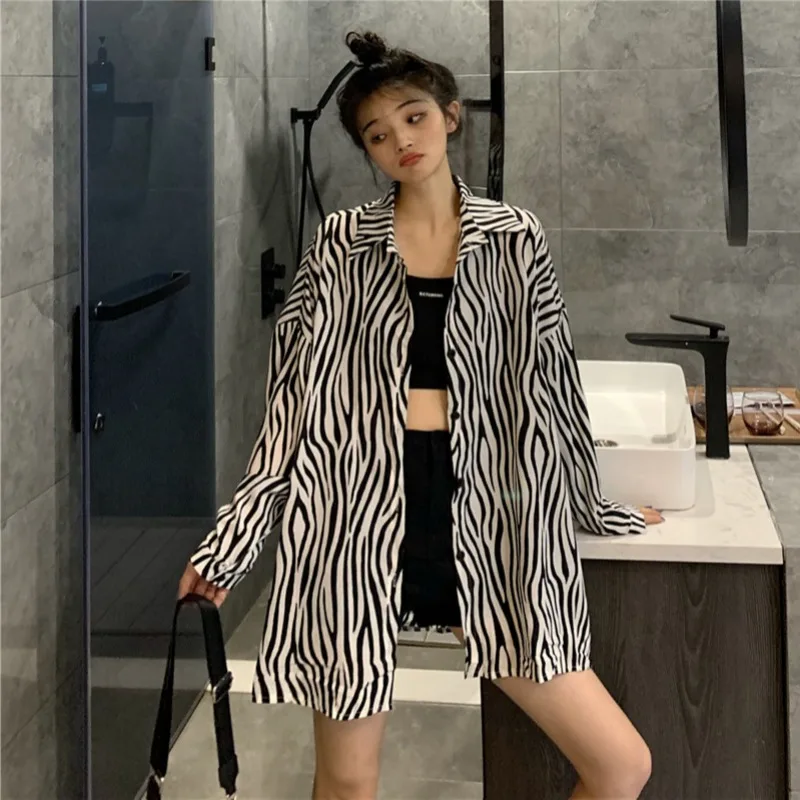 Блузка женская с длинным рукавом в стиле 90-х принтом зебры