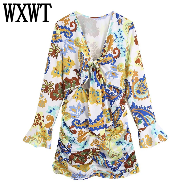 

Женское мини-платье с длинным рукавом и V-образным вырезом