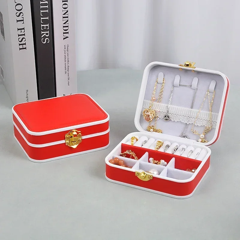 

Кожаная дорожная шкатулка для украшений