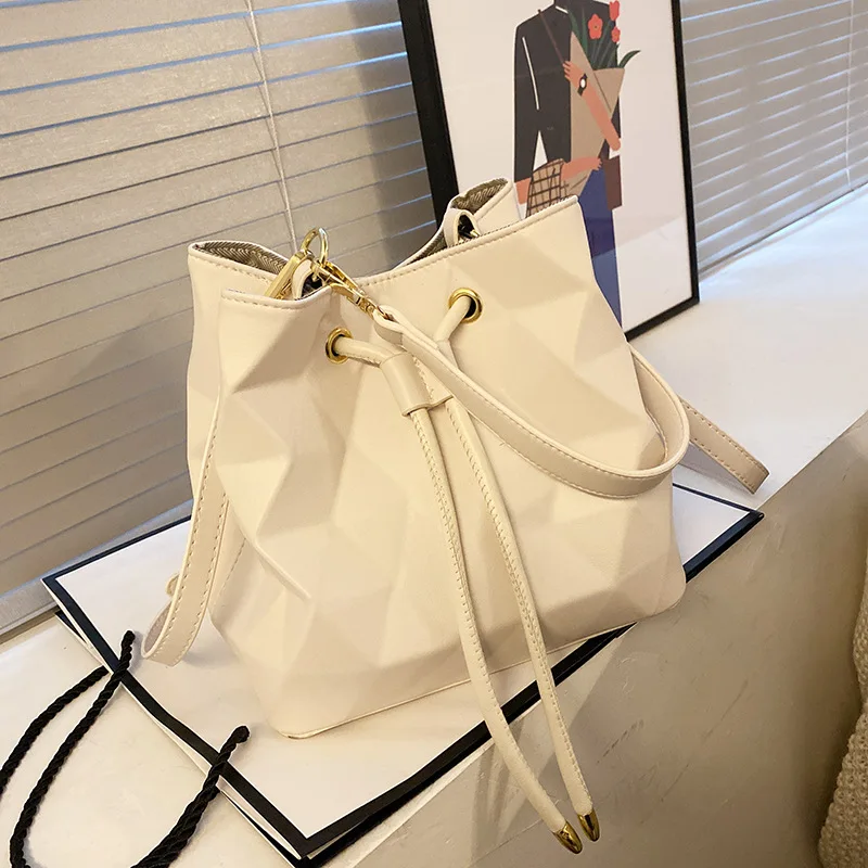 

Роскошная дизайнерская женская сумка-мешок с ромбовидным дизайном, модель 2022 года, трендовые плиссированные сумки-тоуты, сумка-мессенджер ...