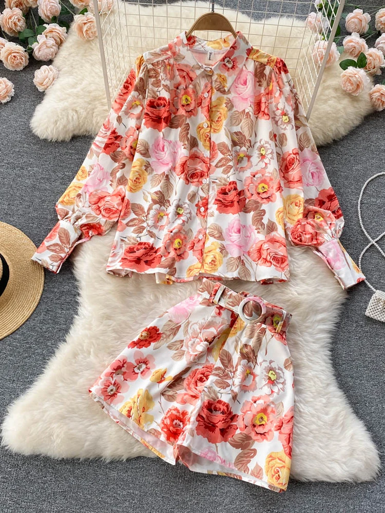 

Women 2022 western style new ladies temperament lantern sleeves retro printed shirt lace-up shorts two-piece suit female D0872