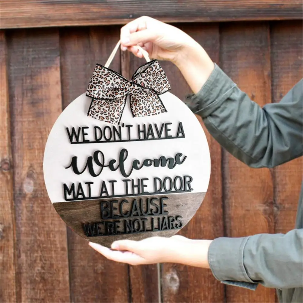 

Front Door Sign Funny English Print Cow Bow Design Rustic Wooden Front Door Sign Charming Home Party Decoration with Welcome