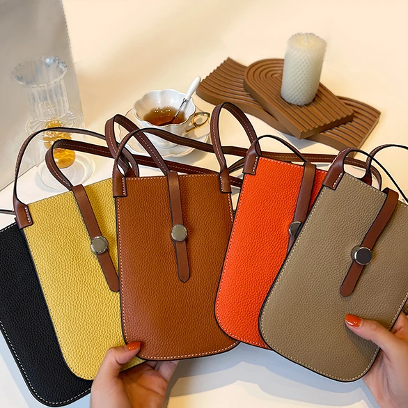 

GENUINE LEATHER Cowhide Mobile Phone Bag Female Messenger Bag Simple Leather Lightweight Small Bag for Mobile Phone
