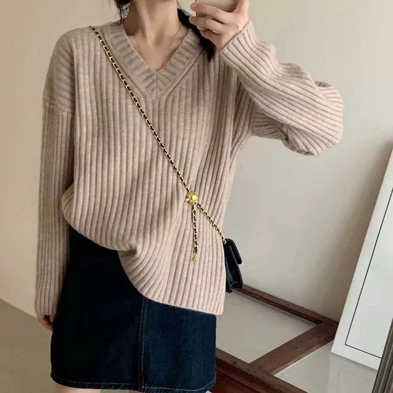 

V-neck Pullover Sweater Women's 2023 Autumn/Winter New Loose and Lazy Design Feel Knitted Top