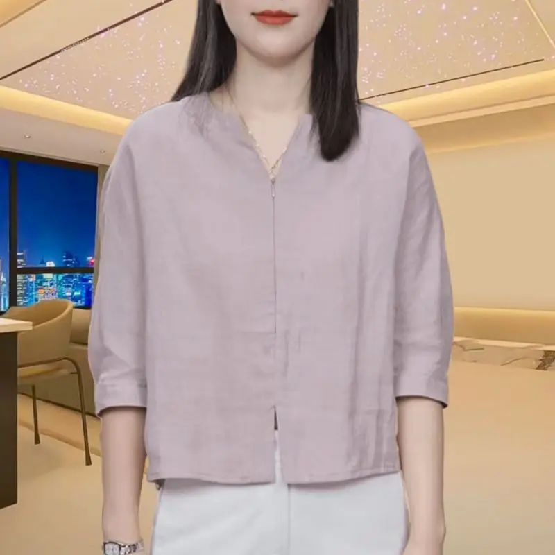 Женская рубашка из рами с рукавом и V-образным вырезом