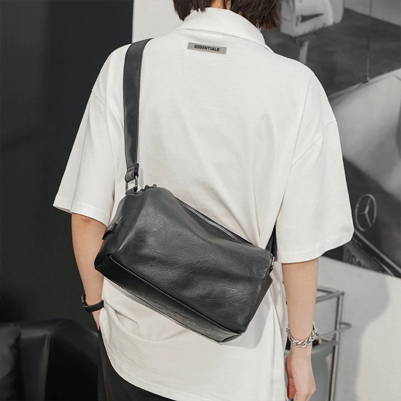 2023 New Soft Leather Pure Color Shoulder Bag Minority Design Fashion Dackpack Texture Large Capacity Men's Bag