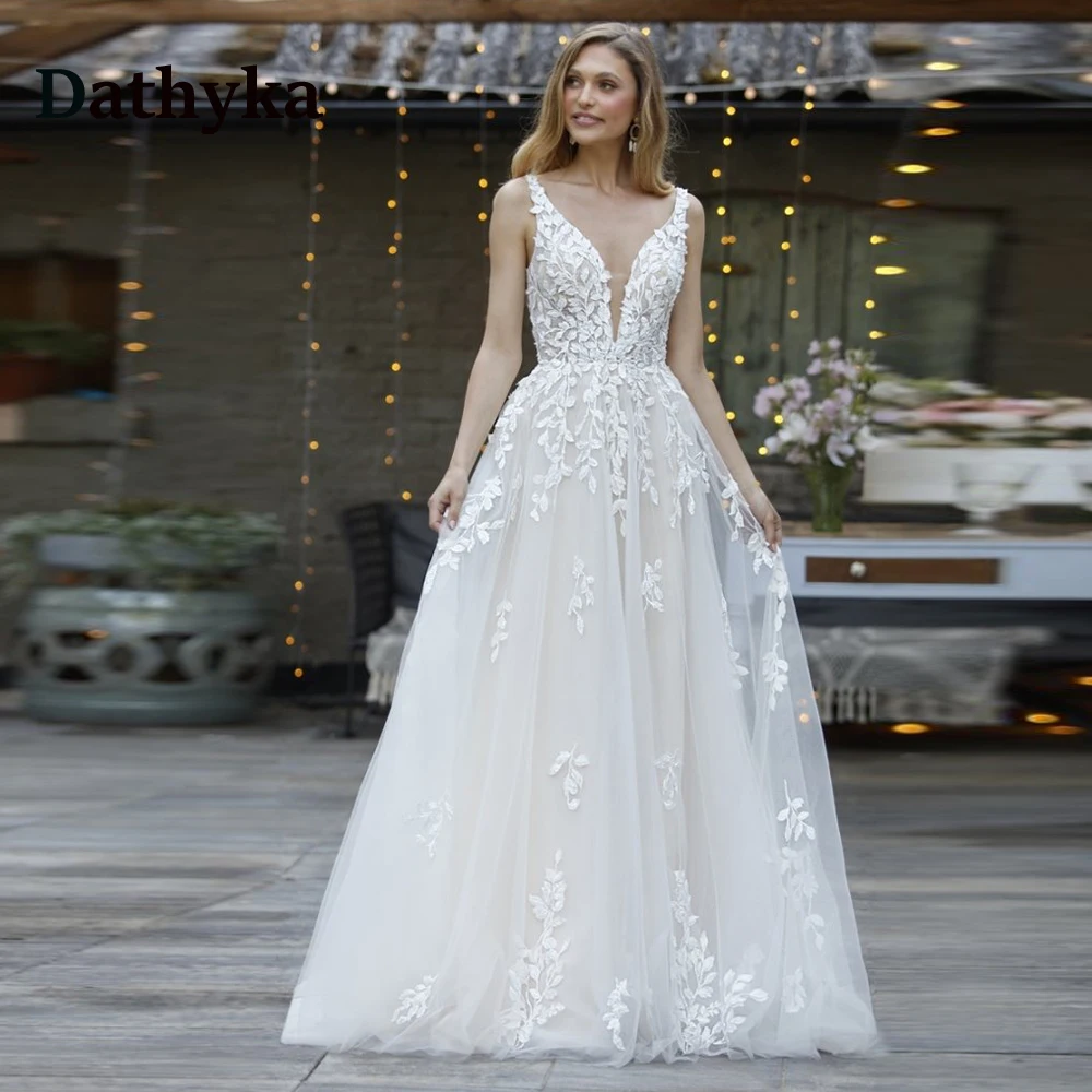 

Dathyka Appliques V Neck Wedding Dresses for Bride 2024 Pleats Backless Tulle A Line with Button Sweep Train Bridal Gowns