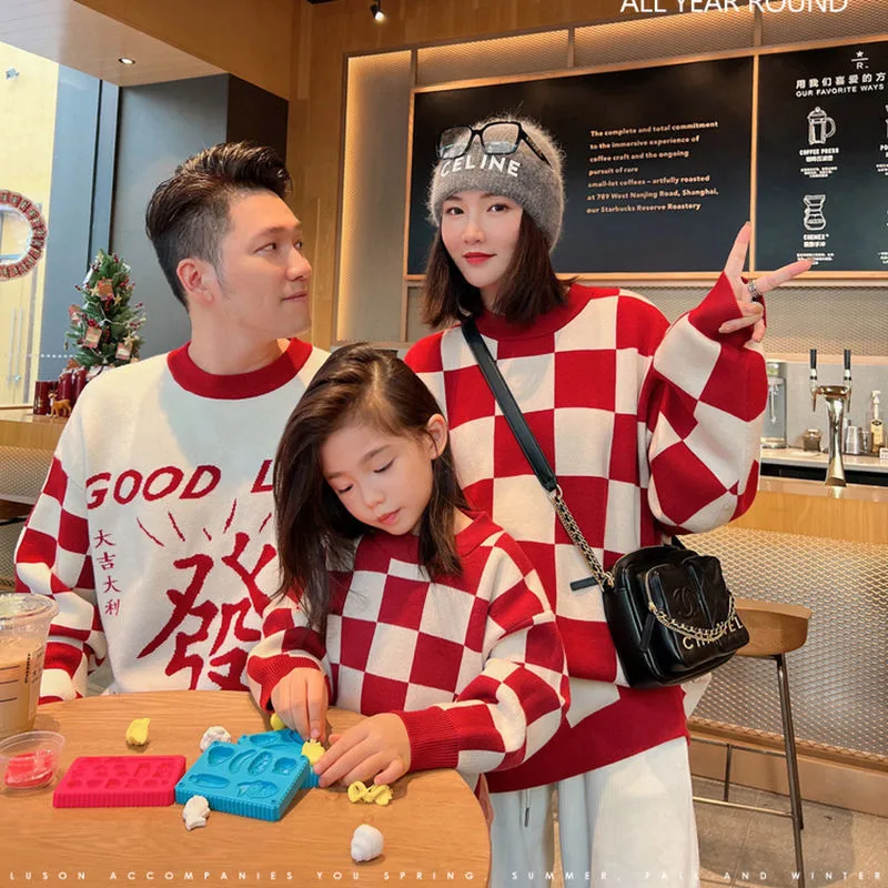 

Рождественский свитер в клетку для папы, мамы, дочки, сына, шахматная клетка, вязаные топы для взрослых и детей, пуловер для семьи, теплая Оди...