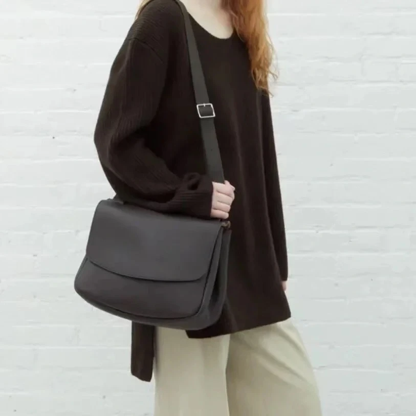 

Unisex Full Leather Ladies Flap One Shoulder Crossbody Messenger Bag