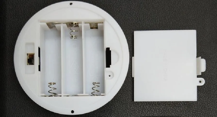 

20PCS/LOT 3 AA Battery Embedded Holder Case Box with Switch Cover for 4.5V 3AA Batteries Base Socket Organizer White Round