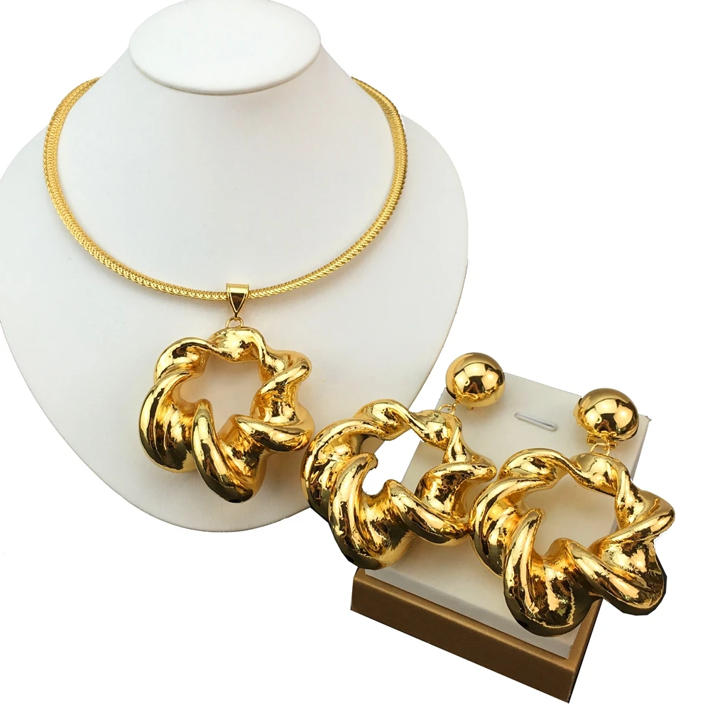 Женский ювелирный комплект из колье и серёг с покрытием 18-каратного золота