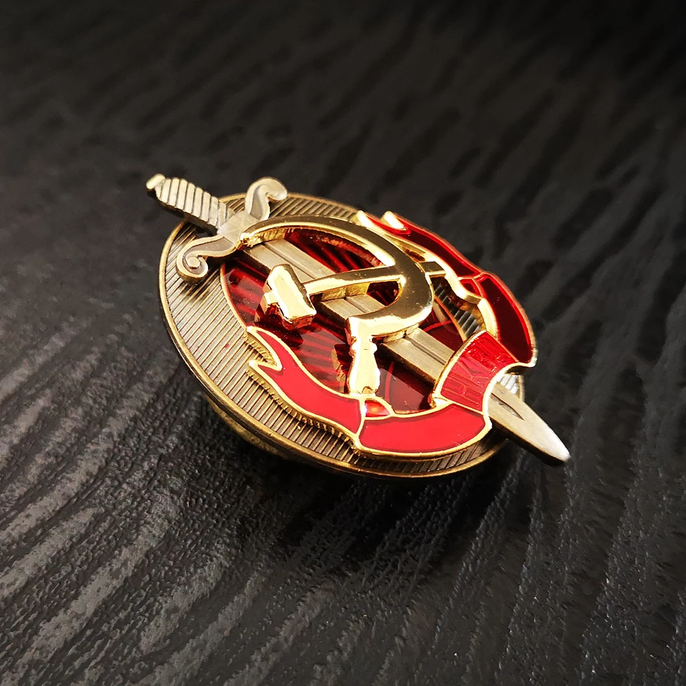 Значок России СССР искусственный материал щит и меч сувенирная коллекция KGB CCCP