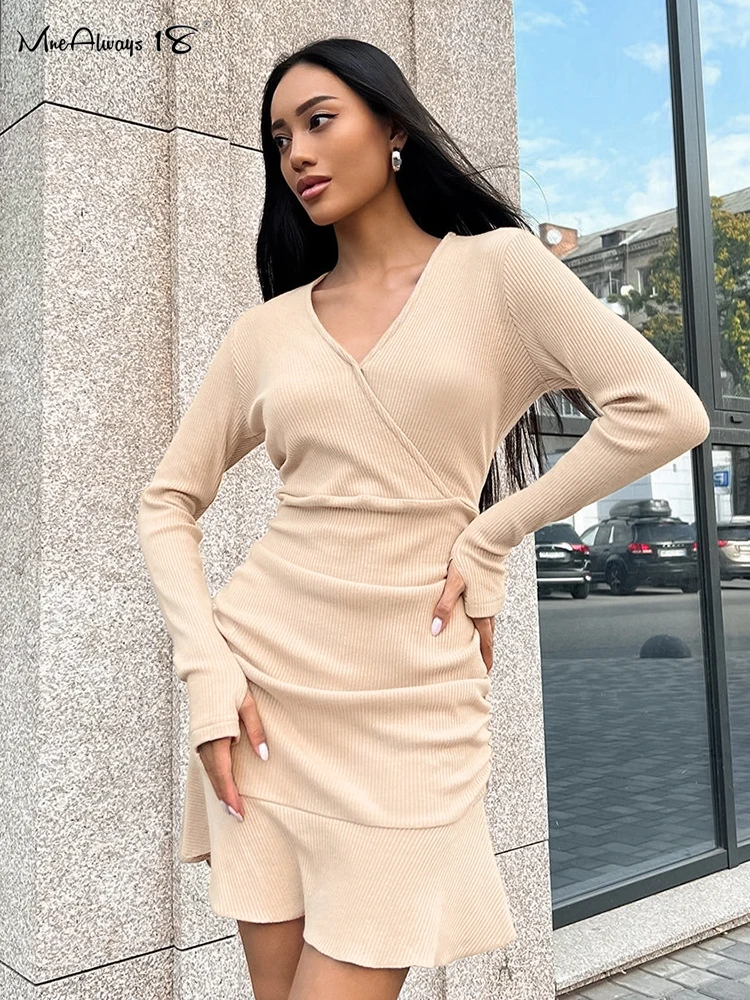 

Женское трикотажное платье в рубчик, с V-образным вырезом и длинным рукавом