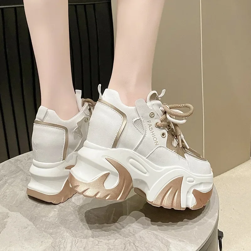 Женские кроссовки на высокой платформе зима 2023 теплая зимняя обувь меху удобная