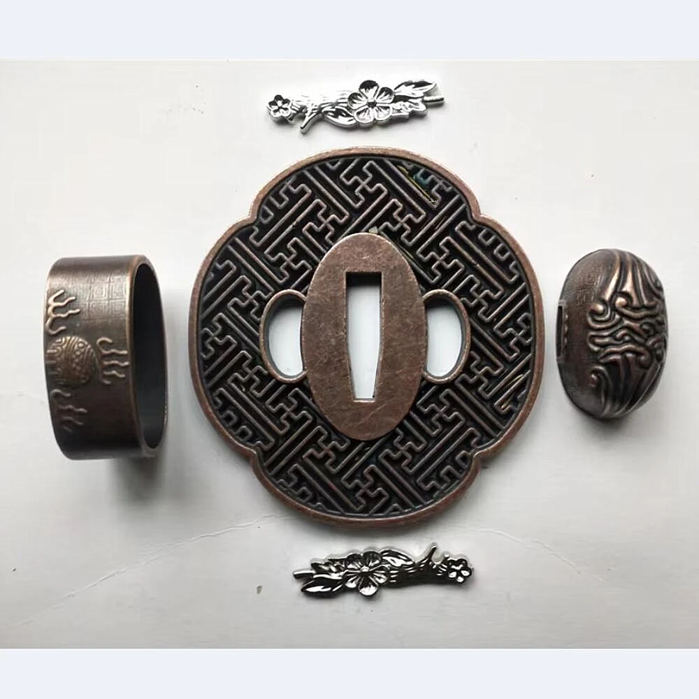 

Набор фитингов Tsuba Fuchi Kashira Menuki для меча